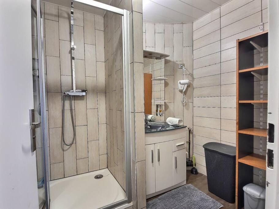 Le Cosy Wiener *Paris*Gare A 300 M*Disneyland* Champs-Sur-Marne Exterior foto